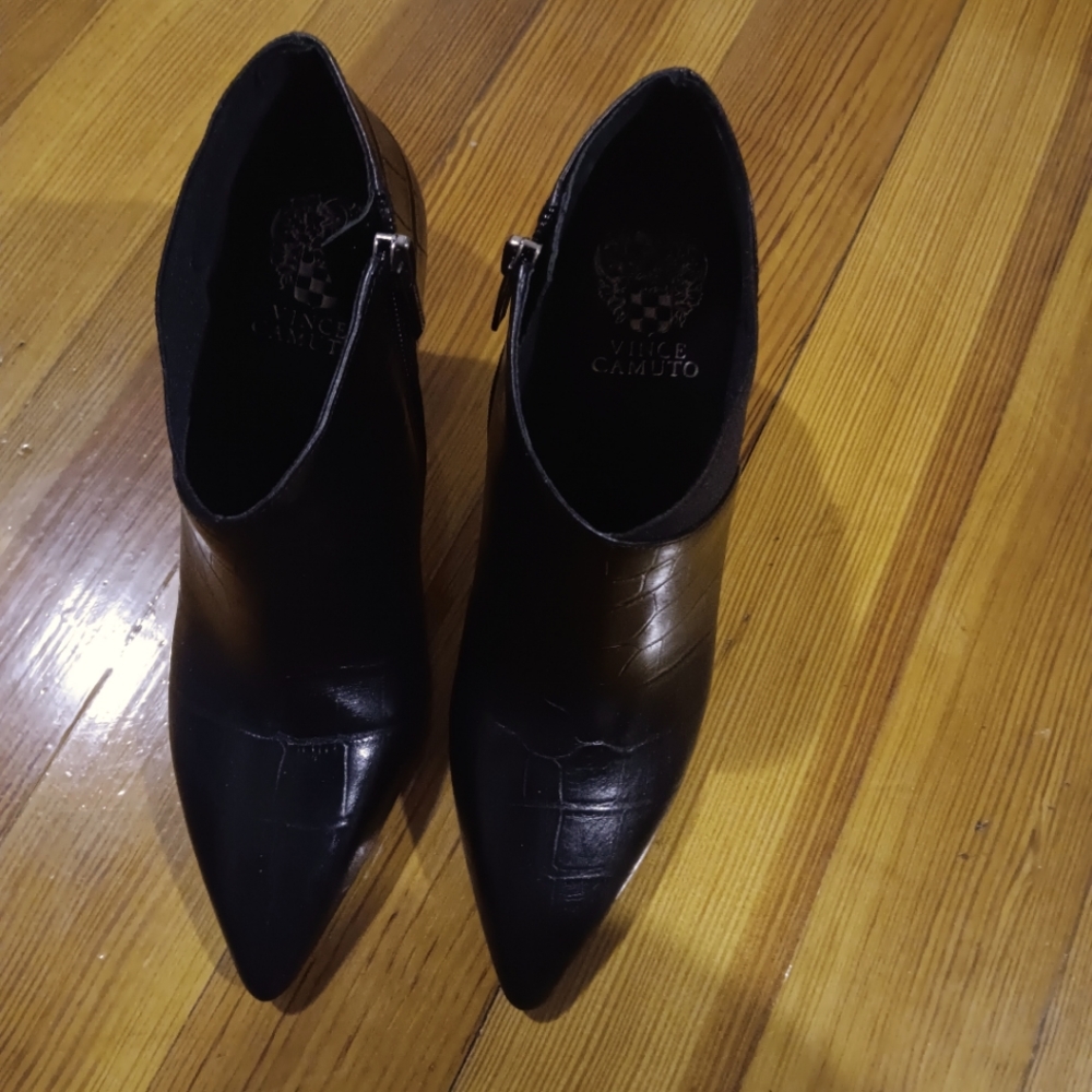 GREAT DEAL! BEAUTIES! VINCE CAMUTO BOOTIES